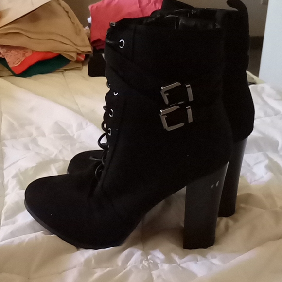 High heel boots - Picture 3 of 3